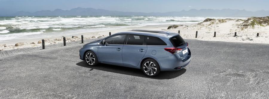  Toyota Auris Touring Sports Hybrid 2015 года  (фото 8 из 9)
